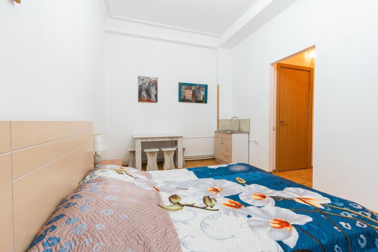 Center 4 You Hotell Tbilisi Eksteriør bilde